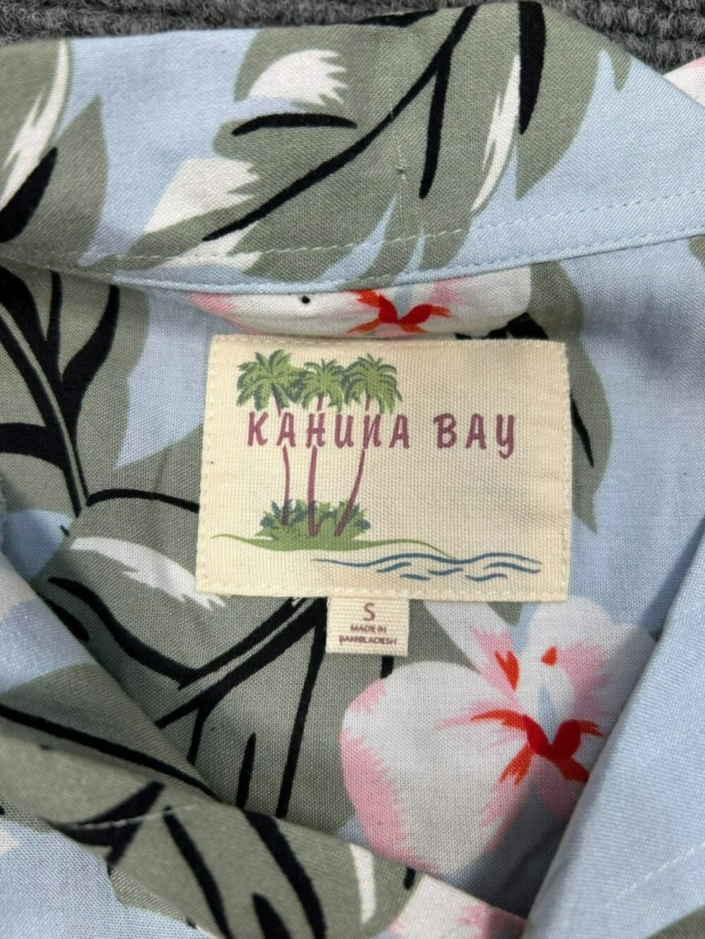 Kahuna Bay Mens S Short Sleeve Button-Up Hawaiian Shirt With Tropical Leaf & Flo - Picture 4 of 10